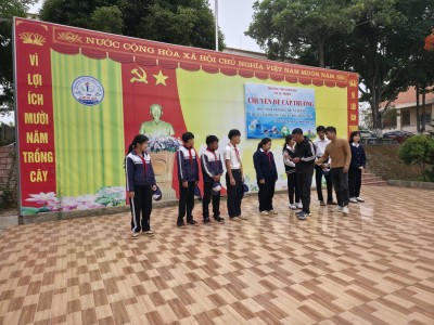 LAN TỎA YÊU THƯƠNG: NHỮNG TẤM LÒNG VÀNG ĐẾN VỚI HỌC SINH TRƯỜNG THCS LIÊN HÀ